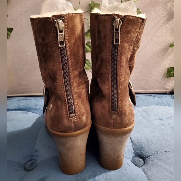 UGG Australia Gizzella Wedge Booties - Picture 7 of 16